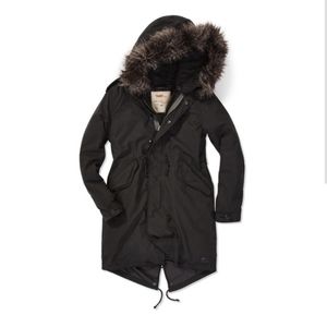 Aritzia TNA Britannia Parka Size Medium